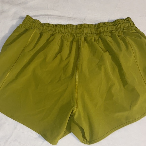 SOLD✨Lululemon Hotty Hot Short II Long 4" Size 8 - Picture 4 of 11